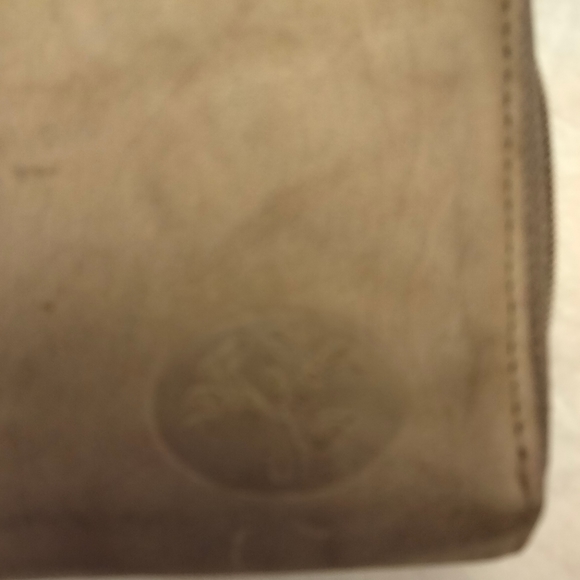 Buxton top grain cow hide leather wallet. - Picture 6 of 9